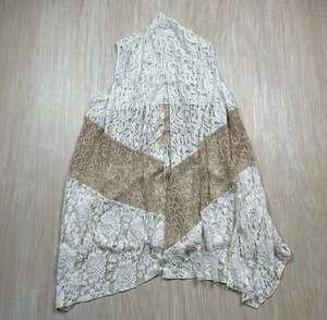 Chicos Ivory Beige Floral Lace Boho Asymmetrical Open Front Vest Size 1 Medium